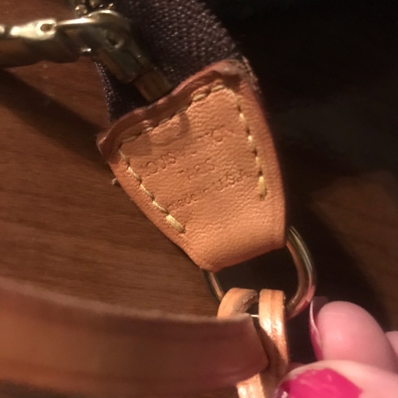 Louis Vuitton Monogram Pouchette - Picture 7 of 8